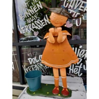 metalen_tuindecoratie_meisje_met_bloempotje_tuindecoratie